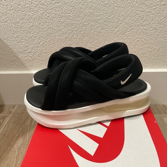 Nike Women’s Air Max Isla Sandal size 8 - Picture 2 of 4